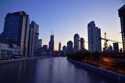 傍晚漫步蘇州河，穿越上海的時光之廊